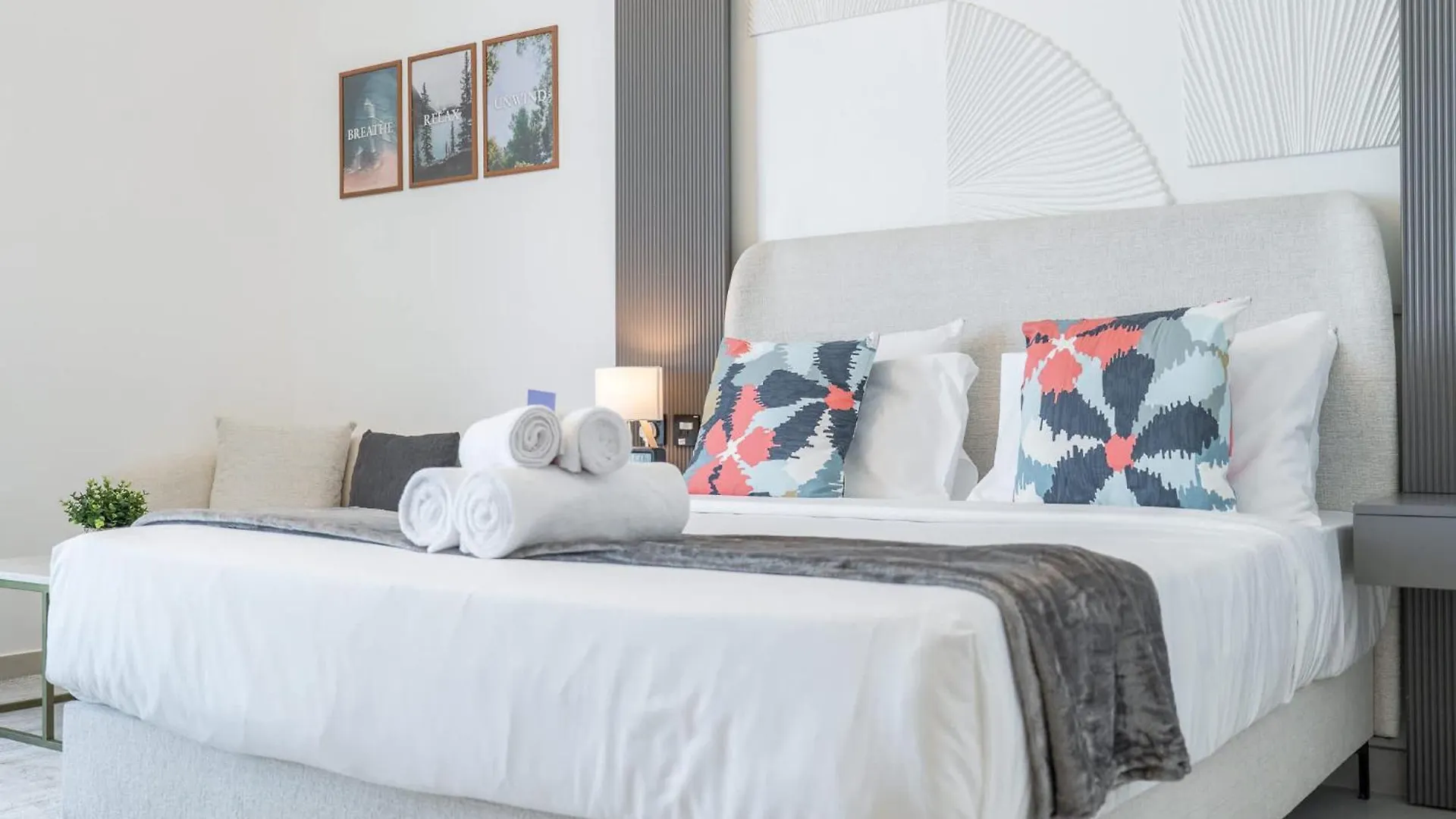 A Prime Studio That Sleeps 2 In Jebel Ali Dubai Apartment