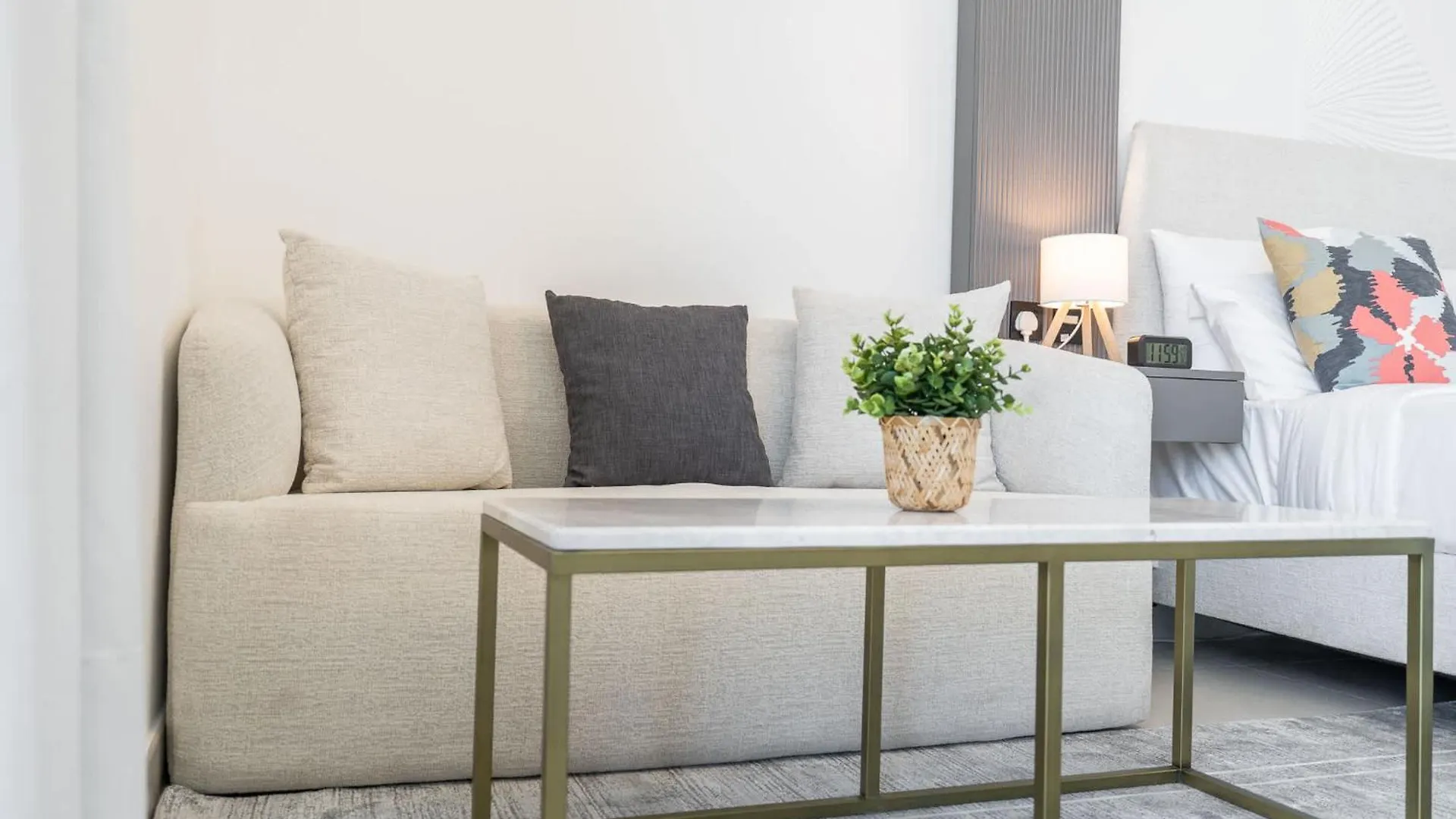A Prime Studio That Sleeps 2 In Jebel Ali Dubai Apartment