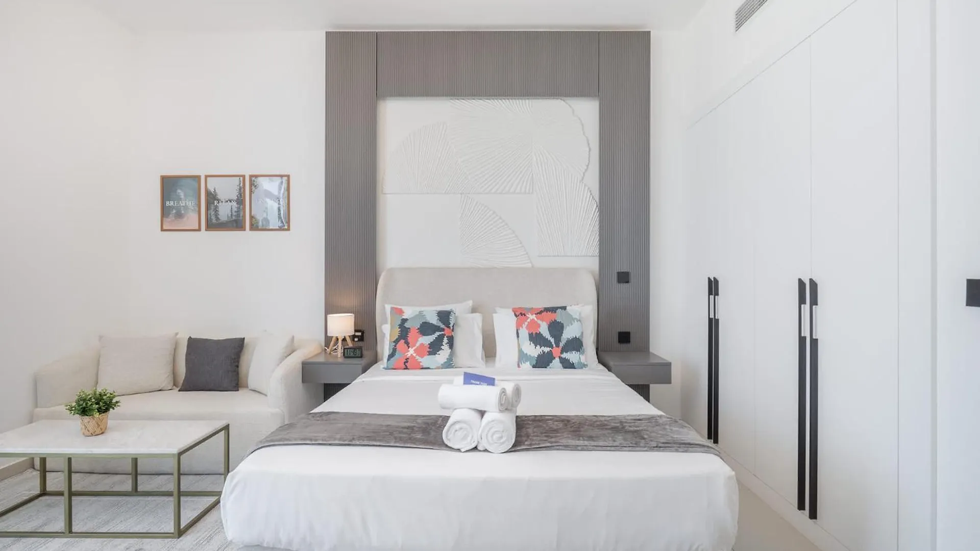 Апартаменты A Prime Studio That Sleeps 2 In Jebel Ali Дубай